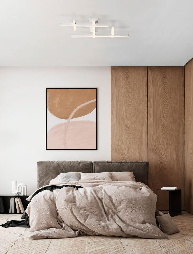 Schlafzimmer mit moderner Pace LED Deckenleuchte, gemütlichem Bett und dekorativem Wandbild.