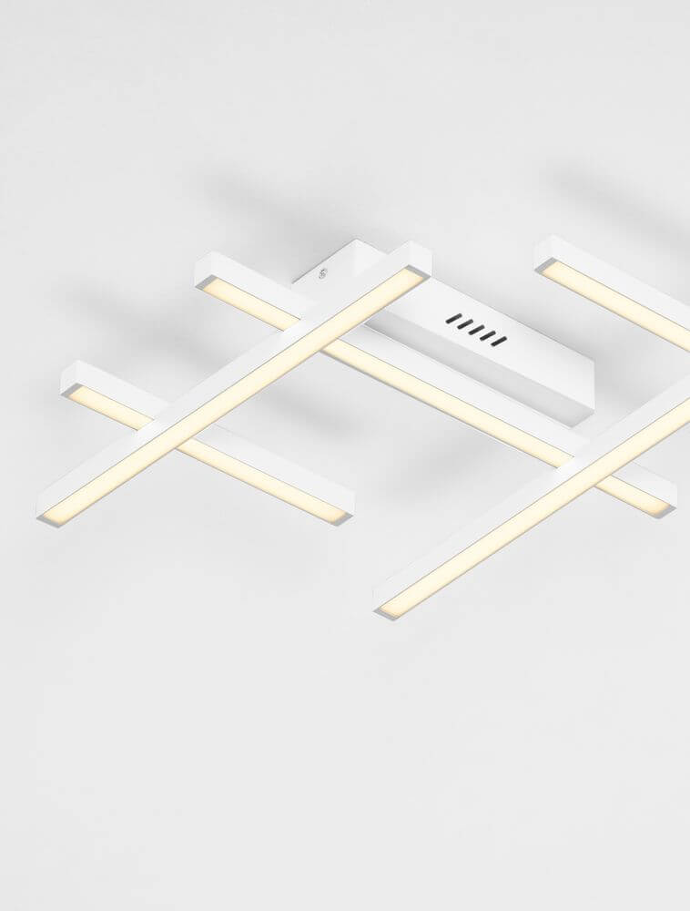 Moderne Pace LED Deckenleuchte 58cm mit 5-flammigen, weißen Lichtleisten für stilvolle Innenräume.