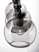 Palmer Pendelleuchte Balken 70cm 3-flammig Schwarz, Rauch – Nahaufnahme rauchgraue Glas-Schirme und schwarze Fassungen