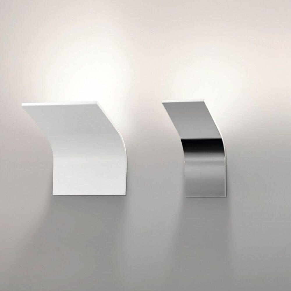 Panzeri App LED-Wandlampe indirekt in Weiß und satiniertem Metall, moderne Wandleuchte mit indirekter Beleuchtung.