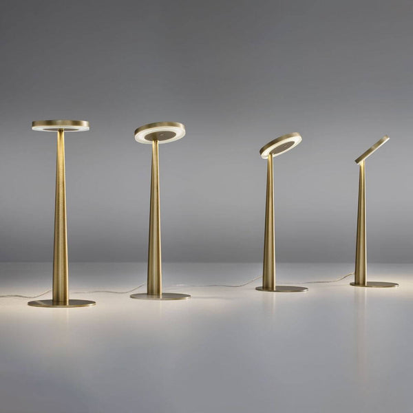 Panzeri Bella LED-Tischlampe Touchschalter in eleganten geometrischen Formen und warmweißem Licht.