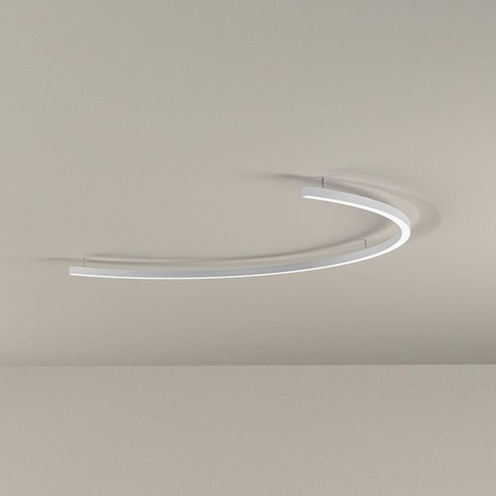 Panzeri Brooklyn Halb-Ring LED-Deckenlampe an Decke in modernem Design, ideal für stilvolle Innenräume.
