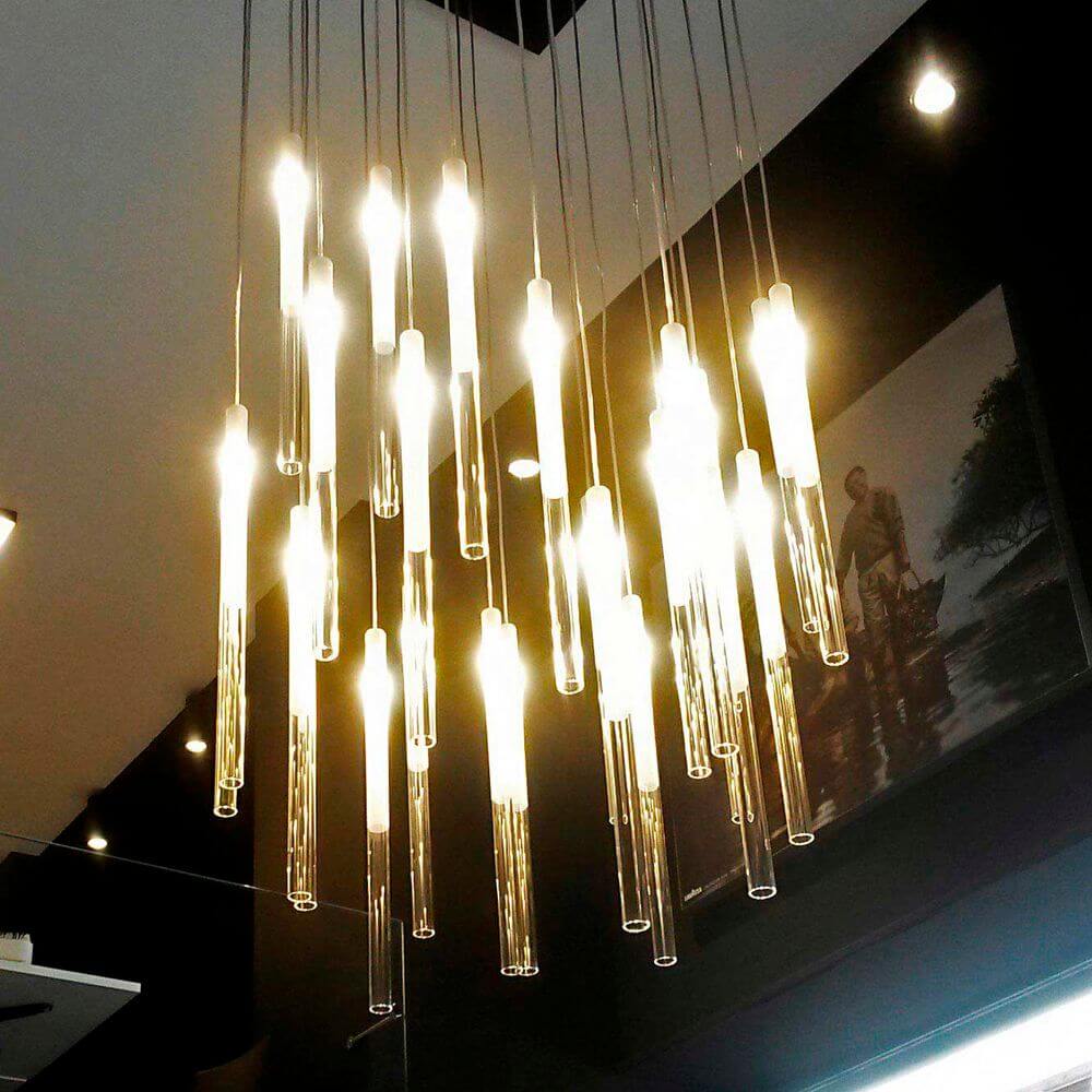Panzeri Candle LED-Pendelleuchte Glaszylinder in modernem Design mit transparentem Borosilikatglas.