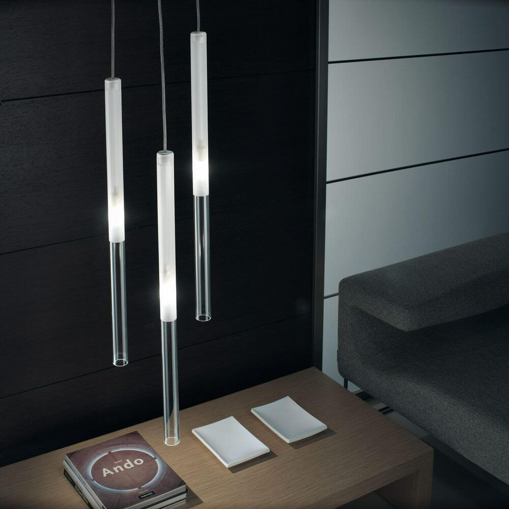 Panzeri Candle LED-Pendelleuchte Glaszylinder im modernen Wohnraum mit Diffusoren und stilvollem Ambiente.