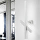 Panzeri Carmen LED Wandlampe in modernem Design, aus lasergeschnittenem Metall, drehbar mit indirektem Licht.