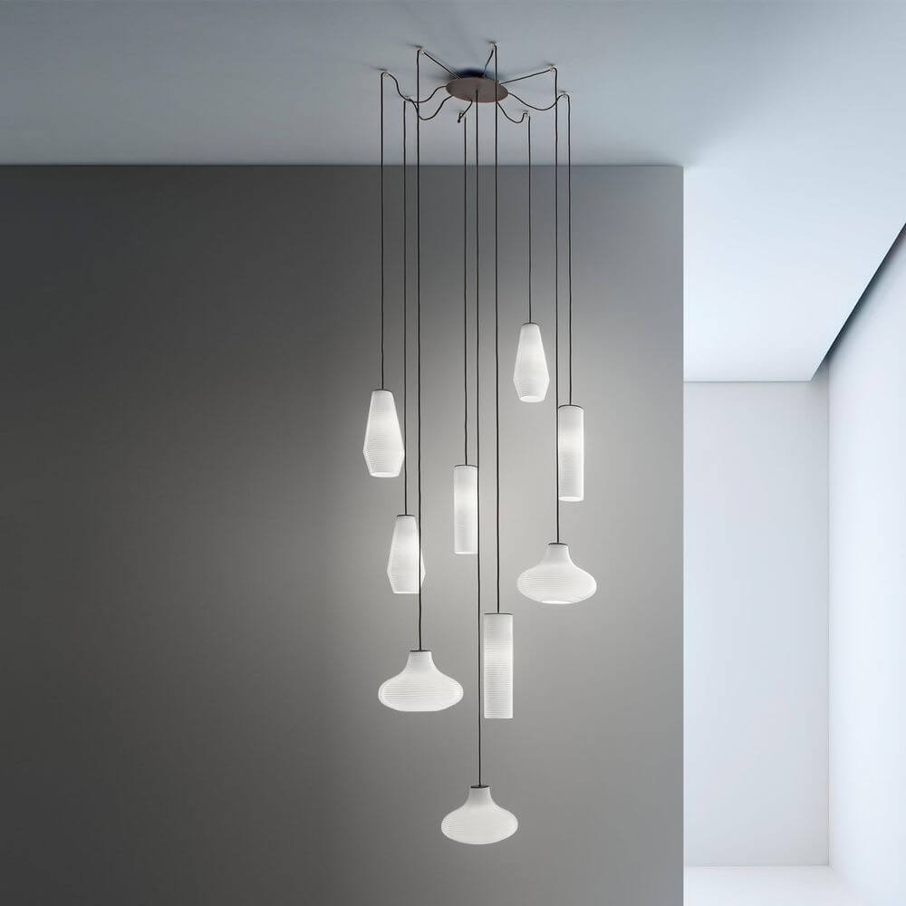 Panzeri Clio Pendelleuchte mit geriffeltem Glas im Retro-Look, ideal für moderne Interieurs.