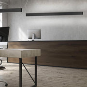 Panzeri Giano LED-Pendelleuchte indirekt/direkt UGR <19, schwarz, 150 cm, lineare Büro-Pendelleuchte