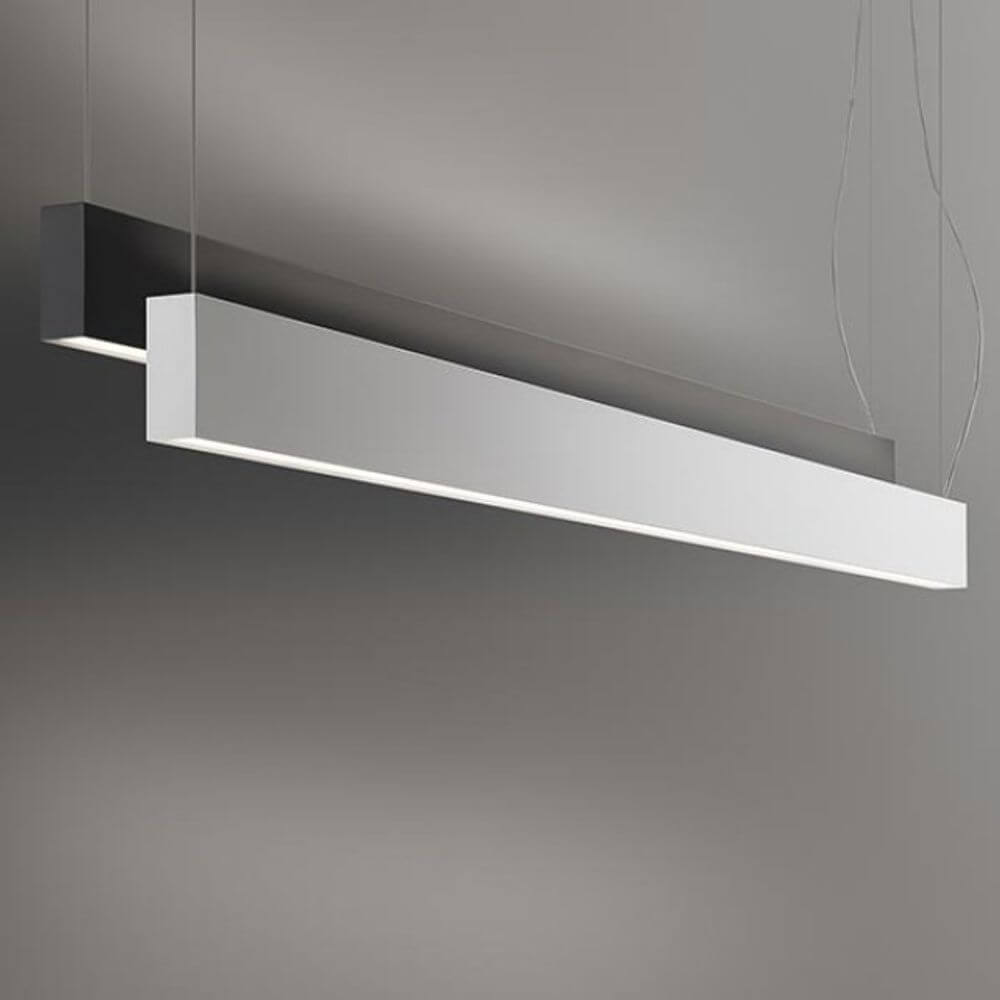 Panzeri Giano LED-Pendelleuchte indirekt/direkt UGR <19 in modernem Design mit zwei Farben.