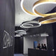 Panzeri Golden Ring LED-Pendelleuchte Dimmbar in modernem Raumdesign mit eleganten Lichtinstallationen.