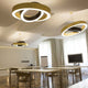 Panzeri Golden Ring LED-Pendelleuchte Dimmbar in elegantem Büroumfeld mit opalen Lichtakzenten.