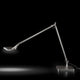 Panzeri Jackie LED-Tischlampe verstellbar mit Touchdimmer in modernem Design, ideal für Lese- und Schreibtisch.