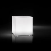 Immagine del prodotto della lampada da tavolo Panzeri Kubik LED cubo in vetro con diffusore a forma di cubo in vetro satinato.