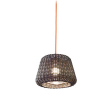 Panzeri Ralph Rattan Außen Pendelleuchte XXL mit handgeflochtenem Lampenschirm aus synthetischem Rattan in Braun.