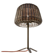 Panzeri Ralph Rattan Außen Tischlampe 58cm mit handgeflochtenem Schirm für stimmungsvolles Licht im Freien.