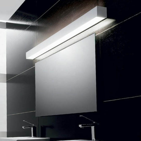 Panzeri Toy lampa ścienna LED Up&Down 25 cm, nowoczesny kinkiet z metalową taśmą i szklanym dyfuzorem