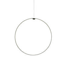 Panzeri Zero Round Vertical LED lampada a sospensione a anello in un design elegante e minimalista.