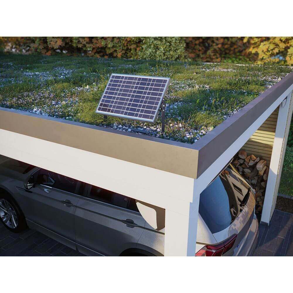 Park + Light Solarpanel 10W auf begrüntem Carport, umweltfreundliche Energiequelle für Beleuchtungssysteme.