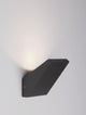 Parris LED Außenwandleuchte 3000K Anthrazit IP65 an Wand installiert, modernes Design, witterungsbeständig.