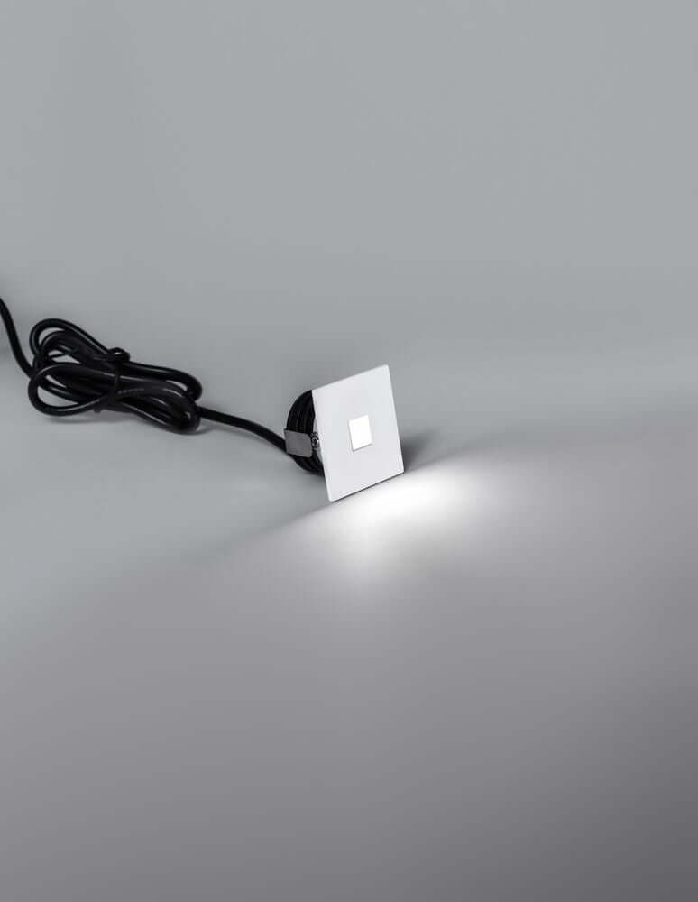 Passagio LED Außenwandeinbauleuchte Quadratisch 3000K Weiß IP54 mit Kabel und weißem Licht.