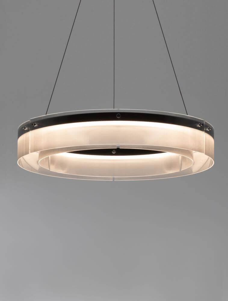 Moderne Pauline LED Pendelleuchte mit sanft gebogenem Glas und sanfter Lichtdiffusion, in Schwarz.