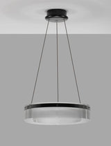 Pauline LED Pendelleuchte in Schwarz mit sanft gebogenem Glas für moderne Innenräume.