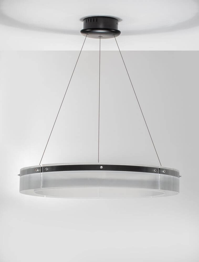 Moderne Pauline LED Pendelleuchte in Schwarz mit sanft gebogenem Glas und ultraflachem Design.