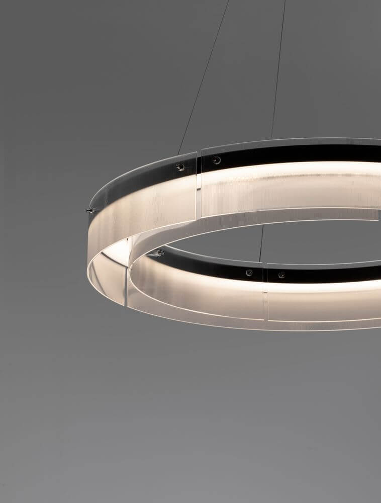 Moderne Pauline LED Pendelleuchte in Schwarz mit sanft gebogenem Glas und warmem 3000K Licht.