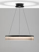Pauline LED Pendelleuchte 3000K Schwarz über einem hellen Hintergrund, modernes Design mit sanft gebogenem Glas.