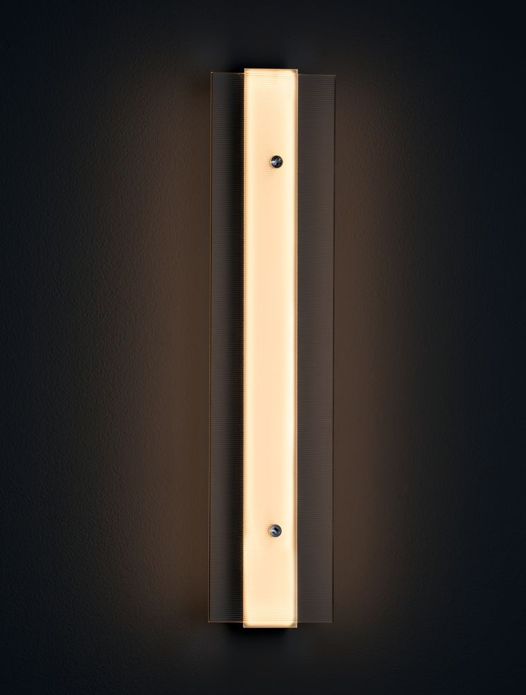 Pauline LED Wandleuchte 3000K Schwarz in eleganter Ausführung mit sanft gebogenem Glas.