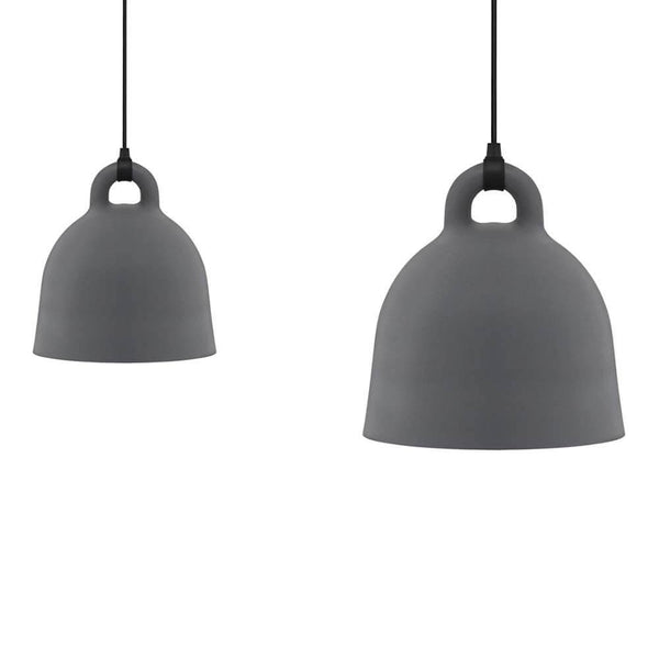Luminária suspensa Bell M Ø 42cm Cinza em cinza com forma contínua e superfície robusta.