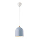 Pendelleuchte Gaston in sanftem Blau mit Holzdetail, ideal für Spiel- oder Kinderzimmer.