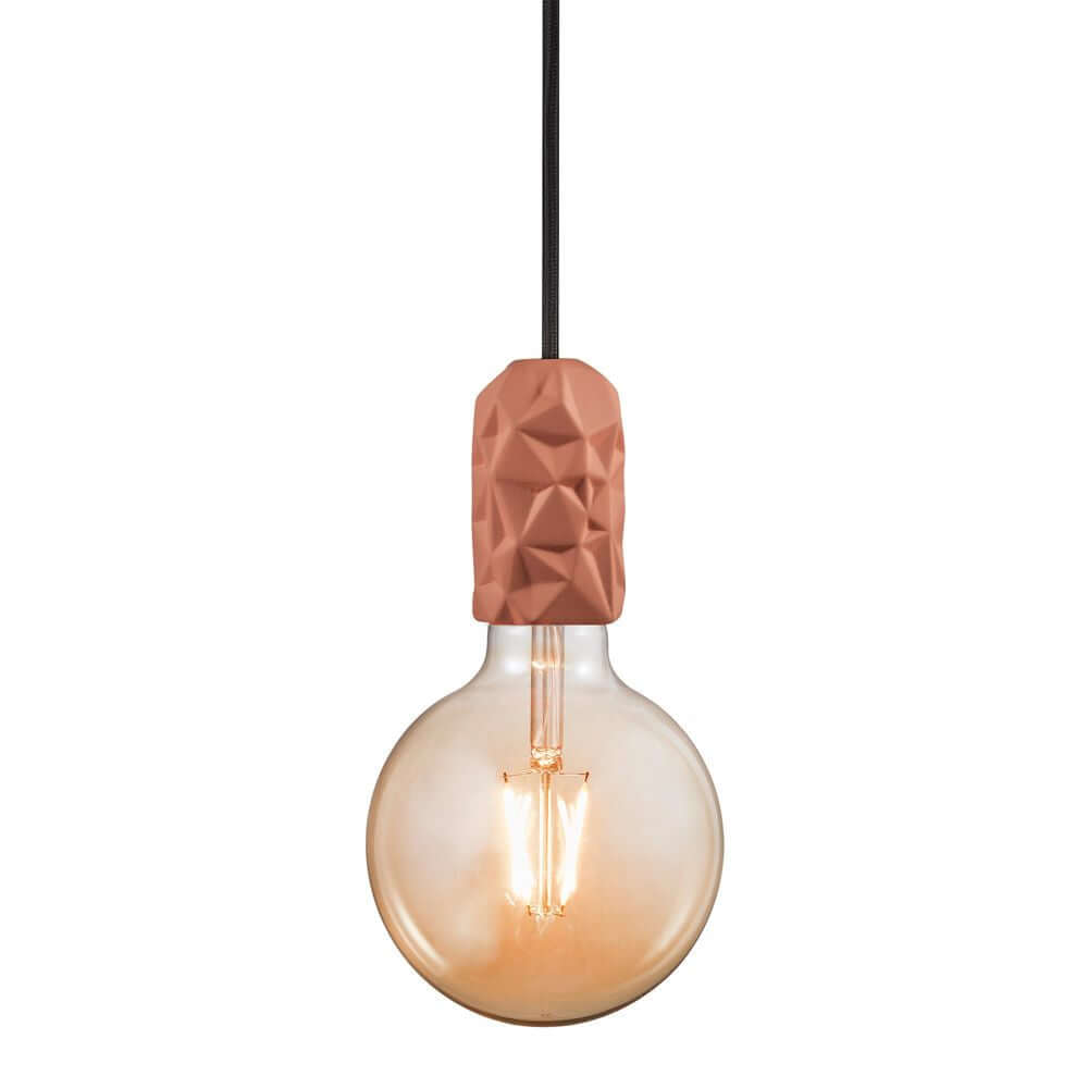 Pendelleuchte Hang mit dekorativem Lampenschirm in modernem Design und Edison-Glühbirne.