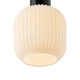 Pendelleuchte Milford Mini 3-Rail aus opalweißem Glas mit gerippter Oberfläche für elegantes Licht.
