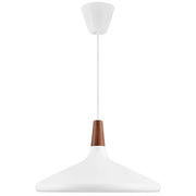 Pendelleuchte Nori 39 in Weiß mit Nussbaumholz; nordischer Minimalismus für jede Einrichtung.