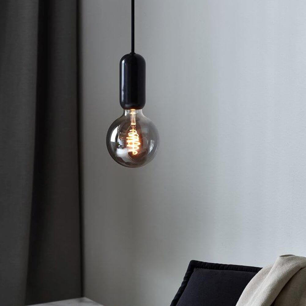 Pendelleuchte Notti E27 Schwarz mit harmonischer Form und organischem Design, ideal für moderne Inneneinrichtungen.