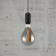 Pendelleuchte Notti E27 Schwarz in harmonischem Design mit organischer Form und Edison-Glühbirne.