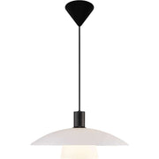 Pendelleuchte Verona mit weiß opalem Glasschirm und mattschwarzem Metall, modern-skandinavisches Design