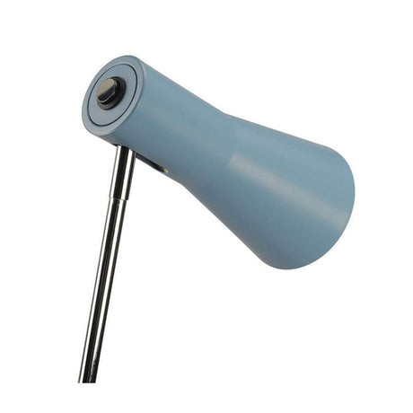 Phelia bordlampe blå med et moderne design i bløde blå og krom accenter.