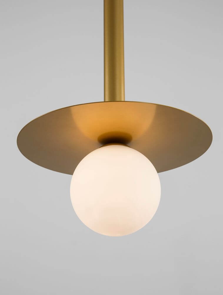 Pielo Pendelleuchte G9 Ø 22cm in elegantem Design mit goldenem Metall und harmonischer Glas-Kugel.