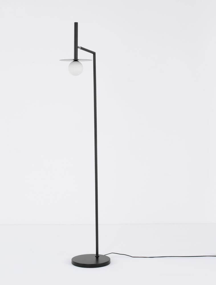 Pielo Stehlampe G9 H 165cm Ø 42cm in modernem Design aus Metall und Opalglas für elegantes Wohnambiente.