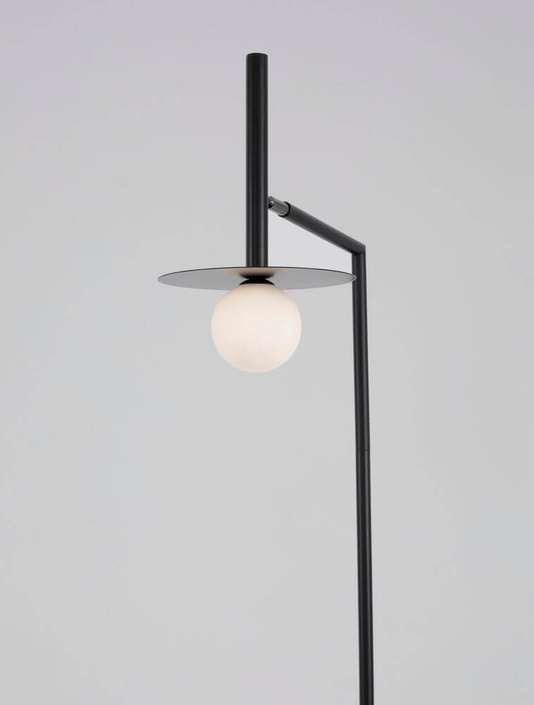 Pielo Stehlampe G9 H 165cm Ø 42cm mit modernem Design aus Metall und Opalglas für elegantes Zuhause.