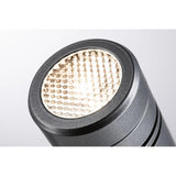 Nahaufnahme des Plug & Shine LED Gartenstrahlers Radon mit warmweißem Licht und wetterbeständigem Design.
