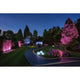 Plug & Shine LED Gartenstrahler Smart Home Zigbee Anthrazit IP65 im modernen Garten bei Nacht