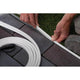 Anbringen des Plug & Shine Neon-Stripe Profils 1m auf einer Gartenfläche mit LED Strip.