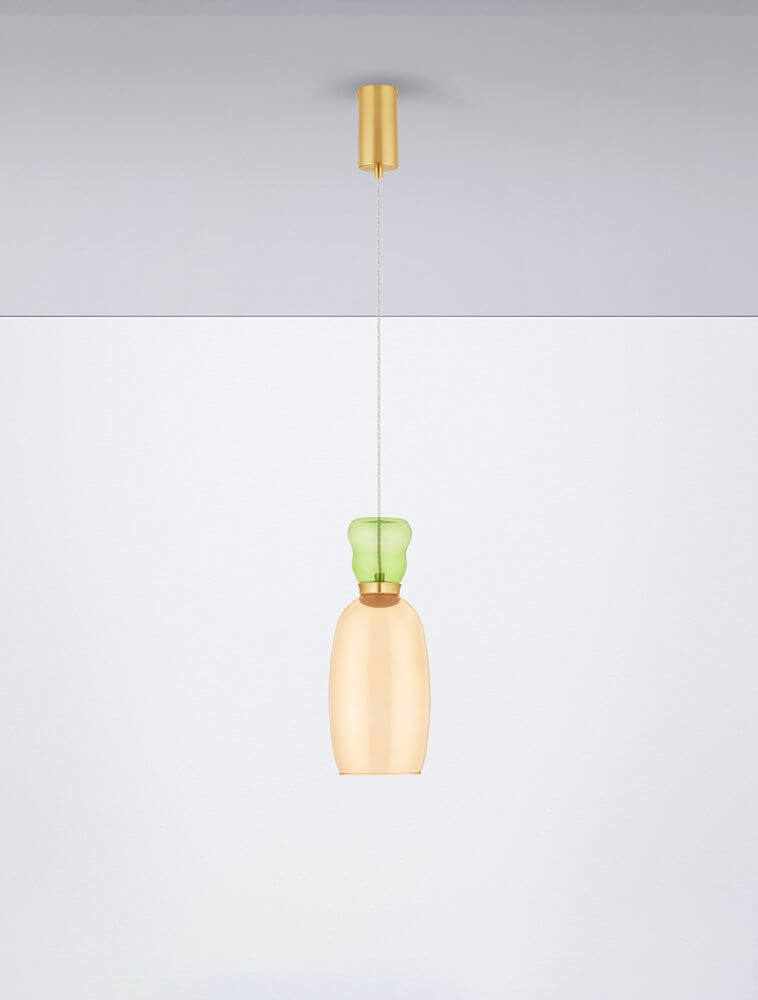Pluma LED Pendelleuchte Ø 15cm 3000K Mehrfarbig in modernem Design mit goldener und grüner Glasoberfläche.