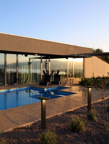 Poet LED outdoor path light T-shape 3000K anthracite IP65 next to a modern pool in a stylish garden.