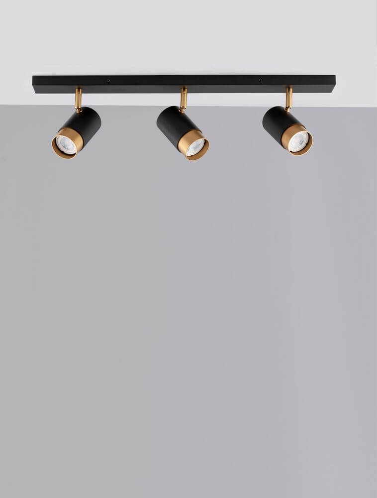 Alt Tag: Pogno Deckenleuchte 3-flammig Schwarz, Gold – moderne schwenkbare Aluminium-Spots, schwarz mit goldenen Akzenten für Wohnzimmer und Esszimmer