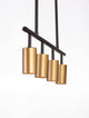 Pogno Pendelleuchte 4-flammig Schwarz, Gold mit vier goldenen Lampenschirmen und schwarzem Gestell.