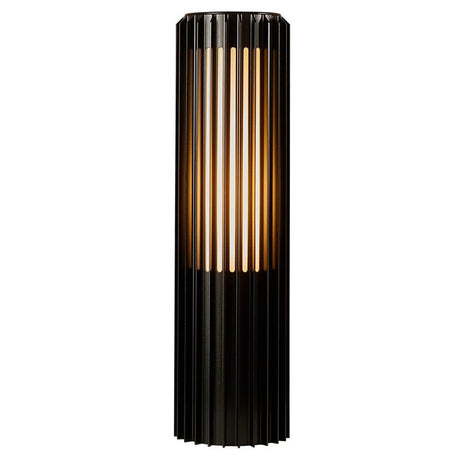 Pollerleuchte Aludra 45 Seaside IP44 mit skulpturalem Design und minimalistischem Stil.