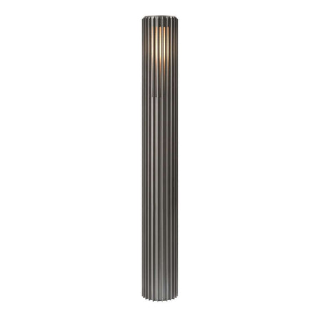 Pollerleuchte Aludra 95 Seaside IP44 mit skulpturalem Design und modernem Minimalismus.